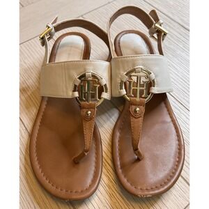 Tommy Hilfiger Ladies‎ White & Gold Thong Sandals W/ Buckle, Sz 7.5. Low Heel.